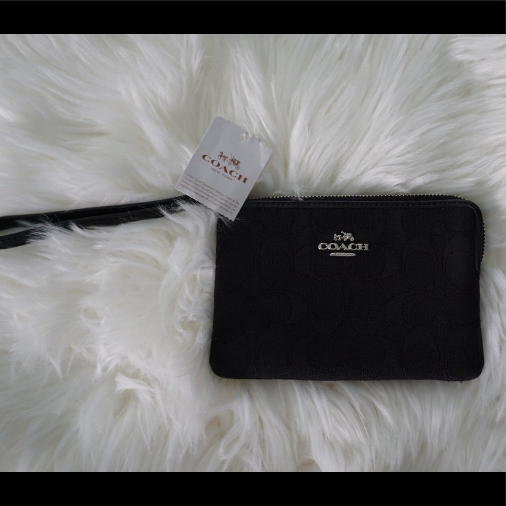 Coach wristlet LAST PRICE CHANGE !